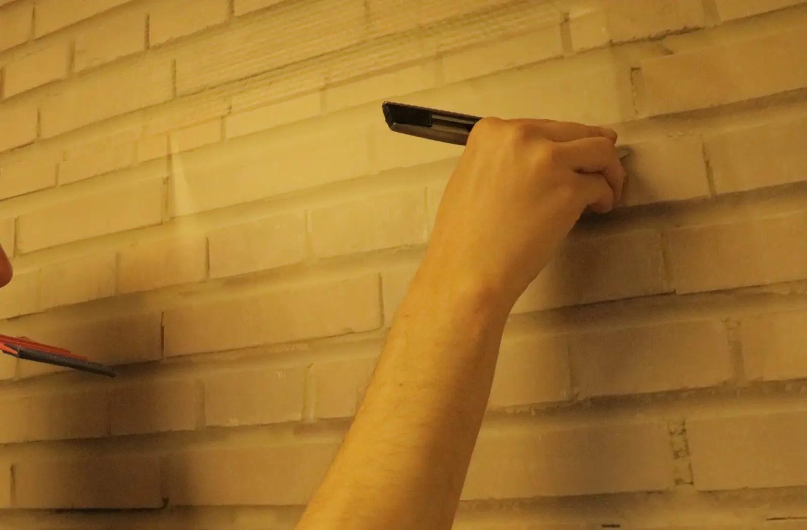 Careful edge finishing of the wall graphic