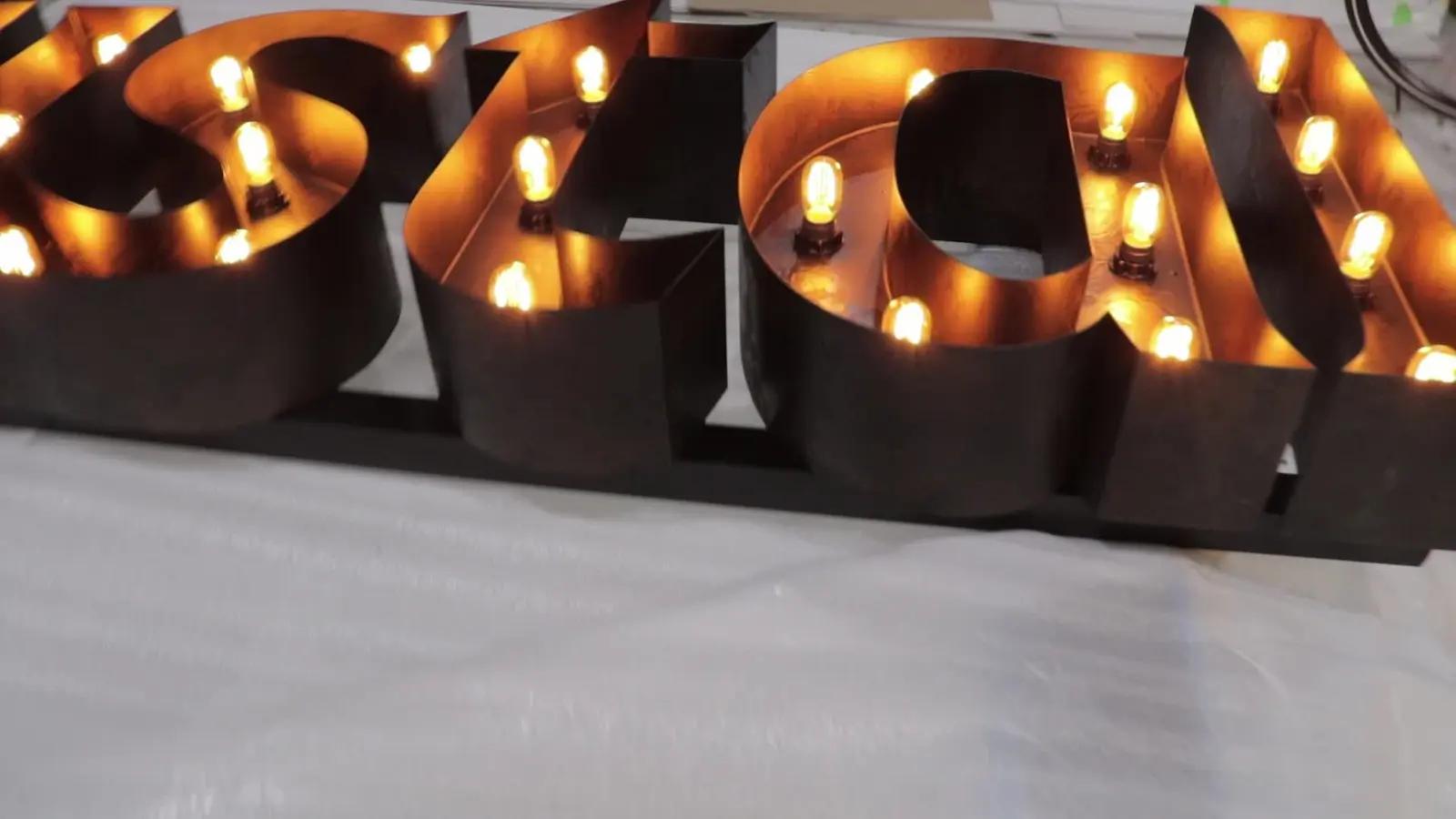 Schuin overzicht van de driedimensionale Crystal-lichtletters