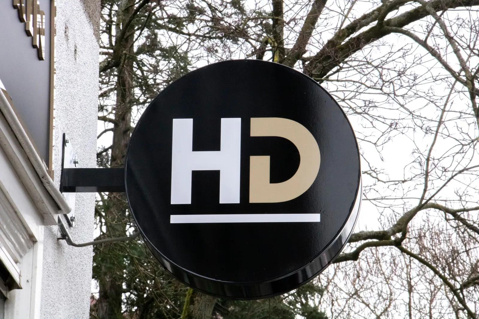 Circular black lightbox with HD logo