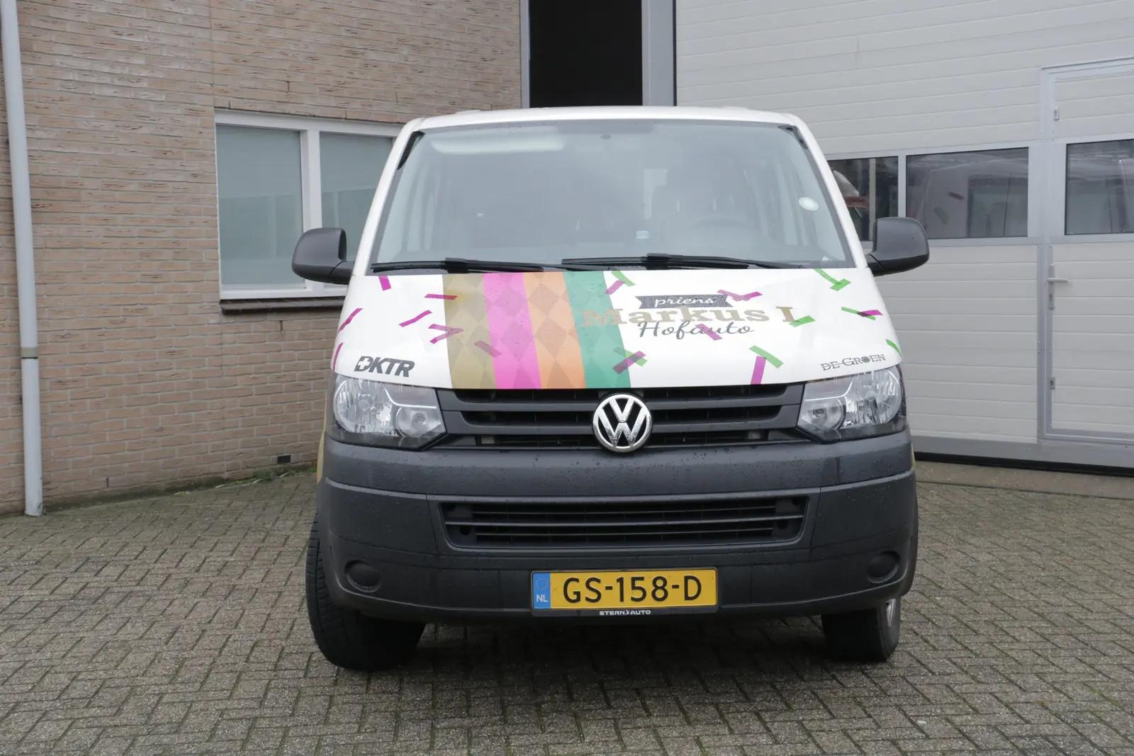 Front with continuous confetti graphics